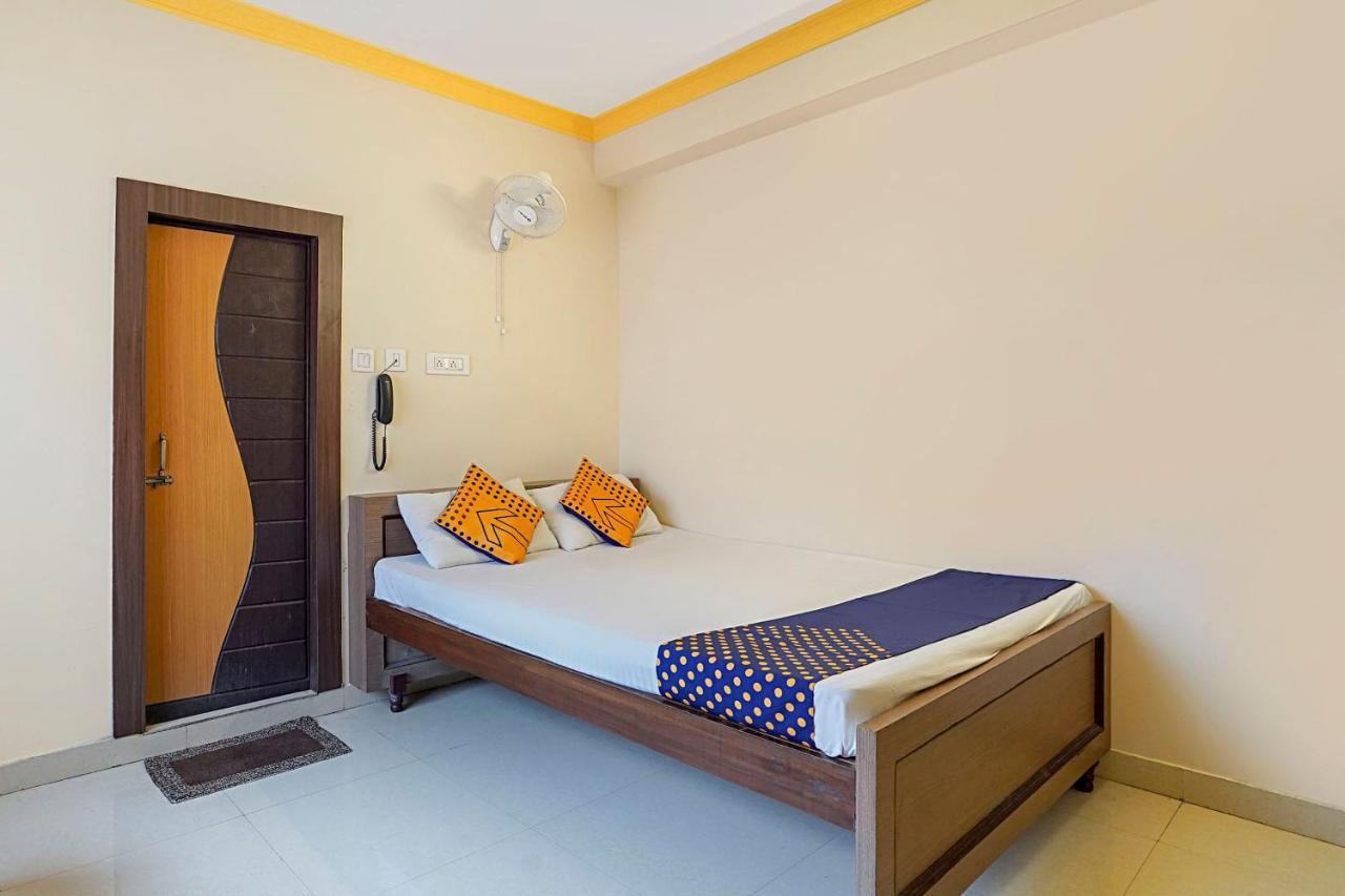 Hotel O Trisha Guest House Dam Dam Екстер'єр фото